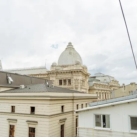 Artistic Loft In The Old Town Апартаменти Бухарест