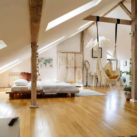 Artistic Loft In The Old Town Апартаменти