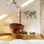 Artistic Loft In The Old Town 아파트