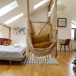Artistic Loft In The Old Town 아파트 부쿠레슈티