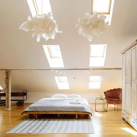 Artistic Loft In The Old Town