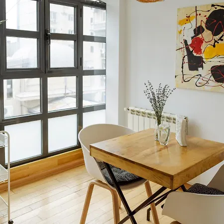 Artistic Loft In The Old Town דירה