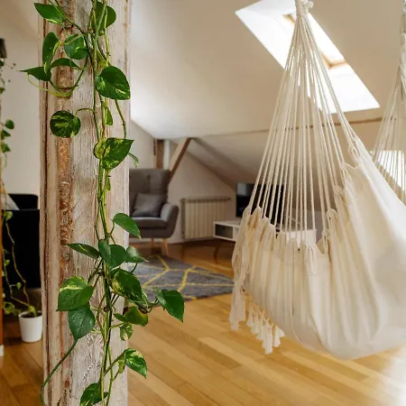 דירה Artistic Loft In The Old Town בוקרשט