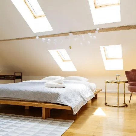 Artistic Loft In The Old Town דירה בוקרשט