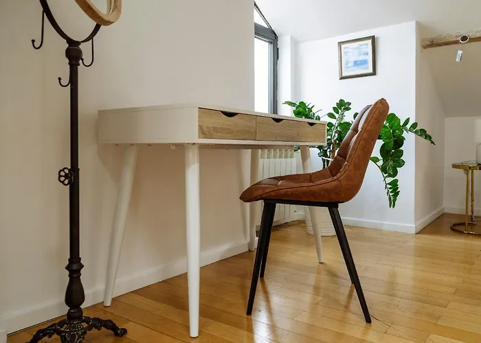 Artistic Loft In The Old Town