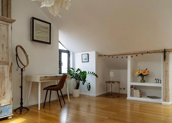 Artistic Loft In The Old Town Bükreş