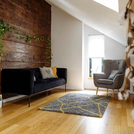 Artistic Loft In The Old Town 부쿠레슈티