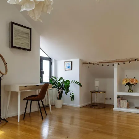 Artistic Loft In The Old Town 부쿠레슈티