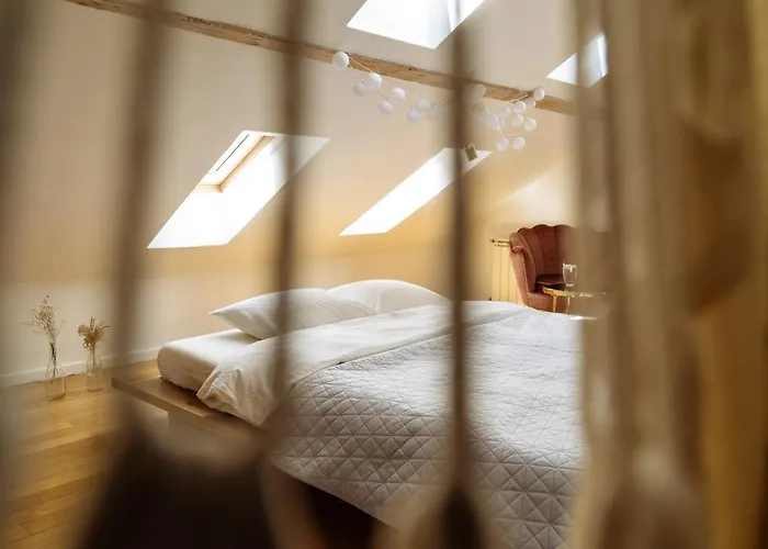 아파트 Artistic Loft In The Old Town *