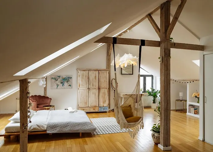 Artistic Loft In The Old Town 아파트 *