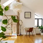 Artistic Loft In The Old Town Apartman