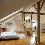 Artistic Loft In The Old Town Apartman *