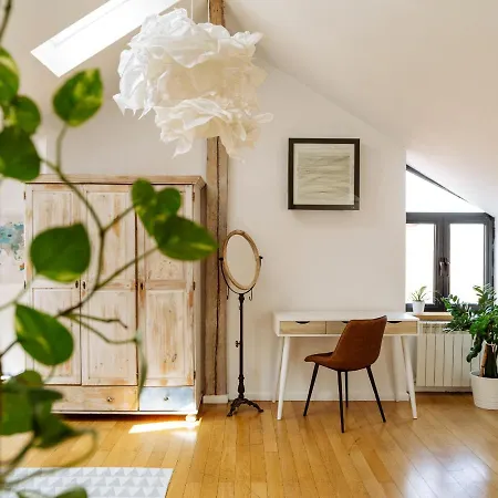 Artistic Loft In The Old Town アパート